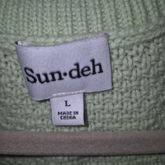 Sundays Best Women's Light Green V-Neck Sweater - Picture 2 of 2